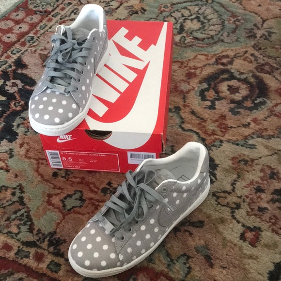 Nike Tennis Ultra Polka-dot Embroidered Sneakers - Picture 6 of 8